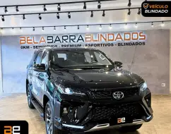 TOYOTA HILUX SW4 2.8 D-4D TURBO DIESEL SRX PLATINUM 7L 4X4 AUTOMÁTICO TOYOTA HILUX SW4 2.8 D-4D TURBO DIESEL SRX PLATINUM 7L 4X4 AUTOMÁTICO