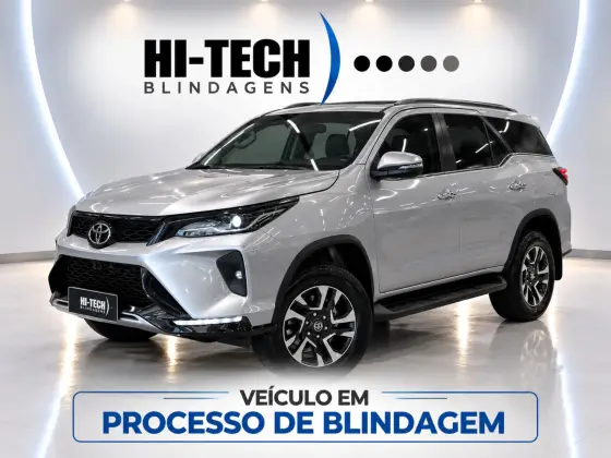 TOYOTA HILUX SW4 2.8 D-4D TURBO DIESEL SRX PLATINUM 7L 4X4 AUTOMÁTICO