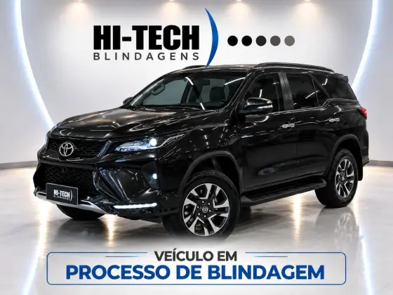 TOYOTA HILUX SW4 2.8 D-4D TURBO DIESEL SRX PLATINUM 7L 4X4 AUTOMÁTICO