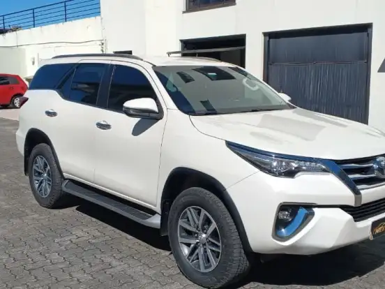 TOYOTA-HILUX SW4-2.8 SR 4X4 16V TURBO INTERCOOLER DIESEL 4P AUTOMÁTICO TOYOTA-HILUX SW4-2019