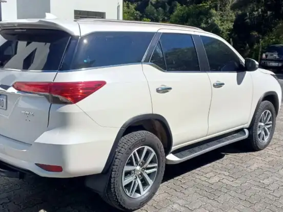 TOYOTA-HILUX SW4-2.8 SR 4X4 16V TURBO INTERCOOLER DIESEL 4P AUTOMÁTICO TOYOTA-HILUX SW4-2019
