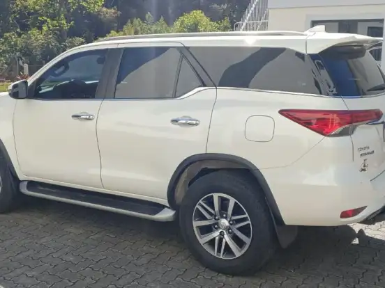 TOYOTA-HILUX SW4-2.8 SR 4X4 16V TURBO INTERCOOLER DIESEL 4P AUTOMÁTICO TOYOTA-HILUX SW4-2019