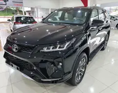 TOYOTA HILUX SW4 2.8 D-4D TURBO DIESEL DIAMOND 7L 4X4 AUTOMÁTICO TOYOTA HILUX SW4 2.8 D-4D TURBO DIESEL DIAMOND 7L 4X4 AUTOMÁTICO