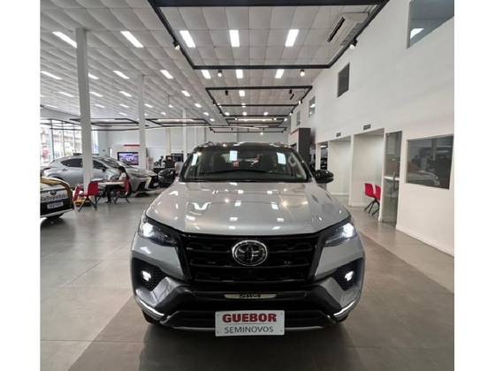 TOYOTA HILUX SW4 2.8 D-4D TURBO DIESEL SRX 4X4 AUTOMÁTICO