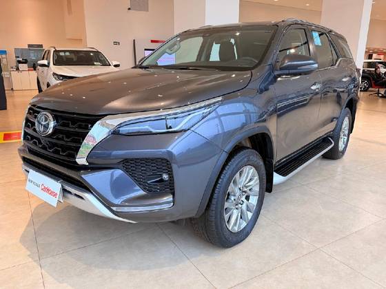 TOYOTA HILUX SW4 2.8 D-4D TURBO DIESEL SRX 7L 4X4 AUTOMÁTICO