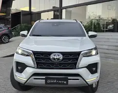 TOYOTA HILUX SW4 2.8 D-4D TURBO DIESEL SRX 7L 4X4 AUTOMÁTICO TOYOTA HILUX SW4 2.8 D-4D TURBO DIESEL SRX 7L 4X4 AUTOMÁTICO