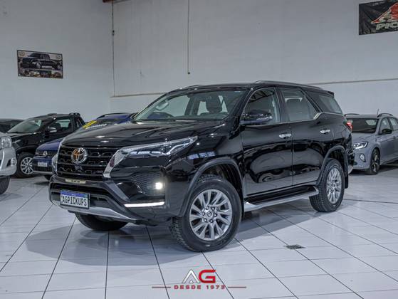 TOYOTA HILUX SW4 2.8 D-4D TURBO DIESEL SRX 7L 4X4 AUTOMÁTICO