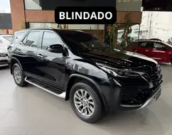 TOYOTA HILUX SW4 2.8 D-4D TURBO DIESEL SRX 7L 4X4 AUTOMÁTICO TOYOTA HILUX SW4 2.8 D-4D TURBO DIESEL SRX 7L 4X4 AUTOMÁTICO