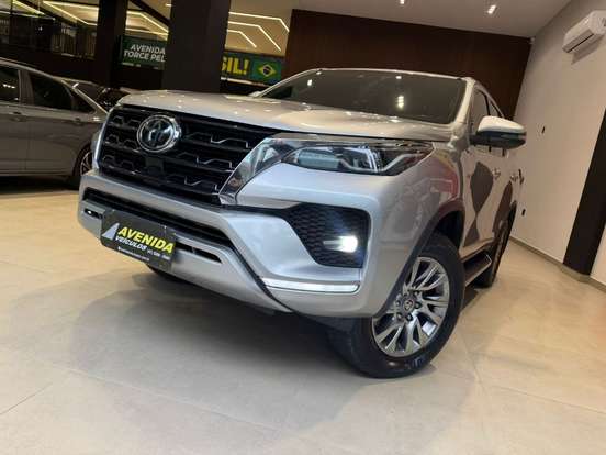 TOYOTA-HILUX SW4-2.8 D-4D TURBO DIESEL SRX 7L 4X4 AUTOMÁTICO TOYOTA-HILUX SW4-2021