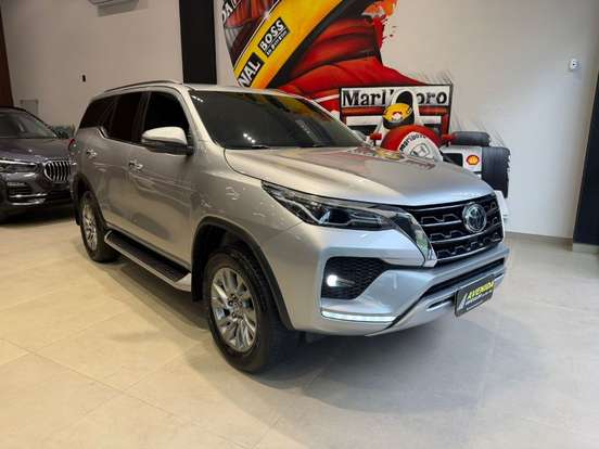 TOYOTA-HILUX SW4-2.8 D-4D TURBO DIESEL SRX 7L 4X4 AUTOMÁTICO TOYOTA-HILUX SW4-2021