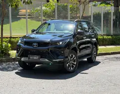 TOYOTA HILUX SW4 2.8 D-4D TURBO DIESEL SRX PLATINUM 4X4 AUTOMÁTICO TOYOTA HILUX SW4 2.8 D-4D TURBO DIESEL SRX PLATINUM 4X4 AUTOMÁTICO