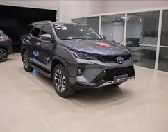TOYOTA HILUX SW4 2.8 D-4D TURBO DIESEL SRX PLATINUM 4X4 AUTOMÁTICO TOYOTA HILUX SW4 2.8 D-4D TURBO DIESEL SRX PLATINUM 4X4 AUTOMÁTICO