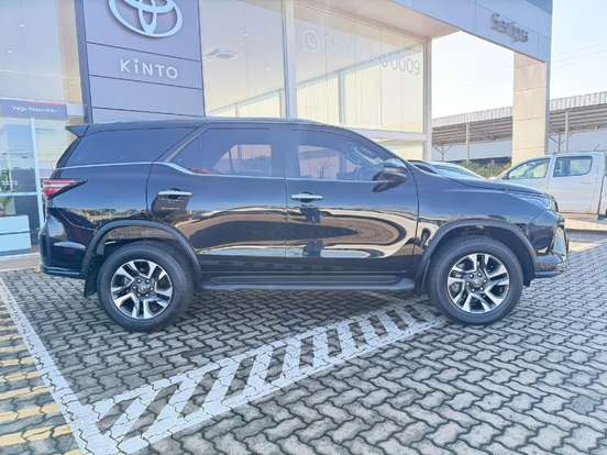 TOYOTA-HILUX SW4-2025