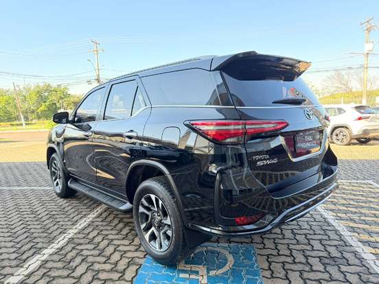TOYOTA-HILUX SW4-2025