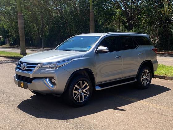 TOYOTA HILUX SW4 2.8 SRX 4X4 16V TURBO INTERCOOLER DIESEL 4P AUTOMÁTICO