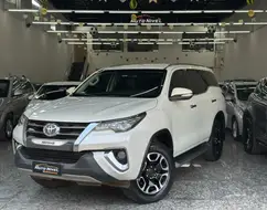 TOYOTA HILUX SW4 2.8 SRX 4X4 7 LUGARES 16V TURBO INTERCOOLER DIESEL 4P AUTOMÁTICO TOYOTA HILUX SW4 2.8 SRX 4X4 7 LUGARES 16V TURBO INTERCOOLER DIESEL 4P AUTOMÁTICO