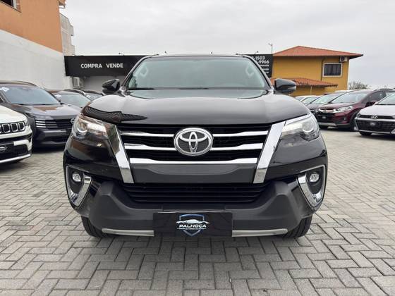 TOYOTA HILUX SW4 2.8 SRX 4X4 7 LUGARES 16V TURBO INTERCOOLER DIESEL 4P AUTOMÁTICO