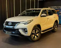 TOYOTA HILUX SW4 2.8 SRX DIAMOND 4X4 7 LUGARES 16V TURBO INTERCOOLER DIESEL 4P AUTOMÁTICO TOYOTA HILUX SW4 2.8 SRX DIAMOND 4X4 7 LUGARES 16V TURBO INTERCOOLER DIESEL 4P AUTOMÁTICO