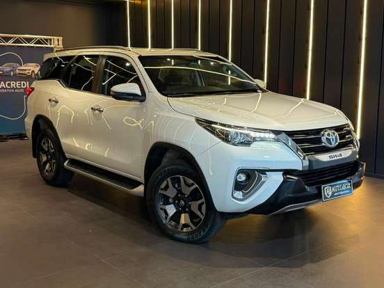 TOYOTA-HILUX SW4-2018