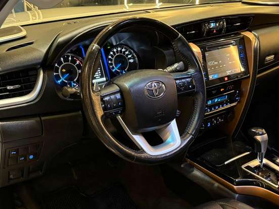 TOYOTA-HILUX SW4-2018