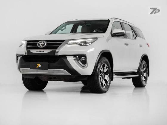 TOYOTA HILUX SW4 2.8 SRX DIAMOND 4X4 7 LUGARES 16V TURBO INTERCOOLER DIESEL 4P AUTOMÁTICO