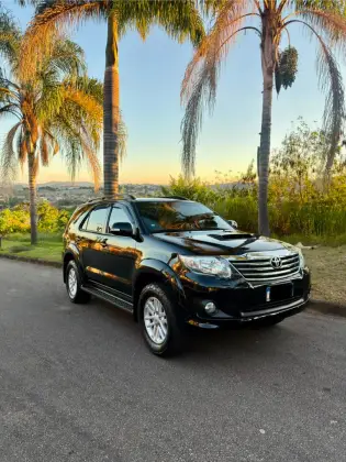TOYOTA HILUX SW4 3.0 SRV 4X4 16V TURBO INTERCOOLER DIESEL 4P AUTOMÁTICO TOYOTA HILUX SW4 3.0 SRV 4X4 16V TURBO INTERCOOLER DIESEL 4P AUTOMÁTICO