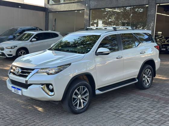 TOYOTA HILUX SW4 4.0 SRX 4X4 7 LUGARES V6 24V GASOLINA 4P AUTOMÁTICO