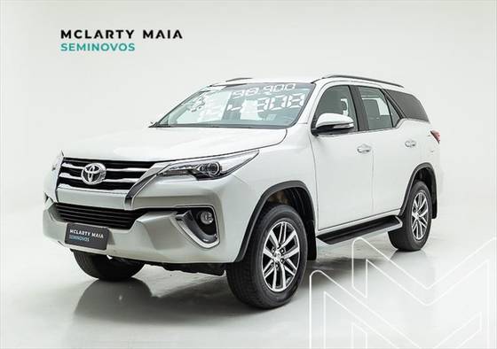 TOYOTA HILUX SW4 4.0 SRX 4X4 7 LUGARES V6 24V GASOLINA 4P AUTOMÁTICO