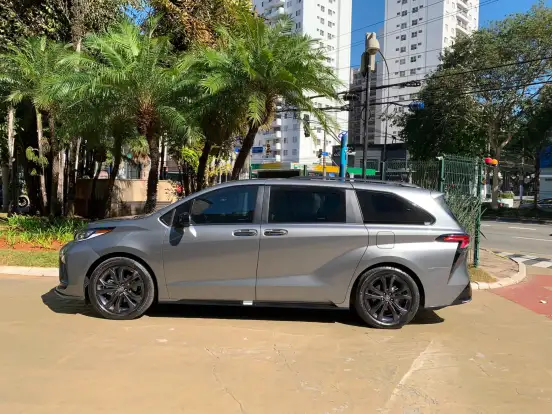 TOYOTA-SIENNA-2025