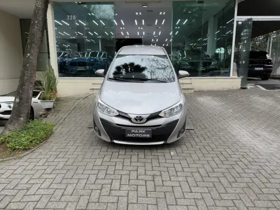 TOYOTA-YARIS-2019