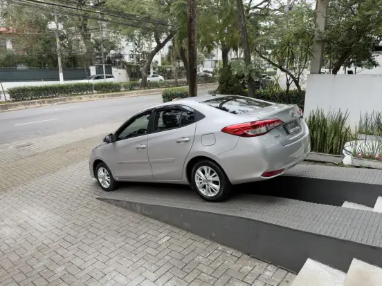 TOYOTA-YARIS-2019