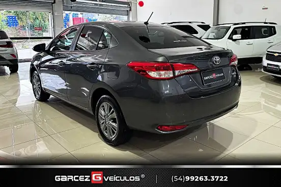 TOYOTA-YARIS-2021