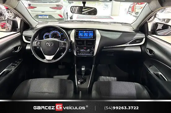 TOYOTA-YARIS-2021