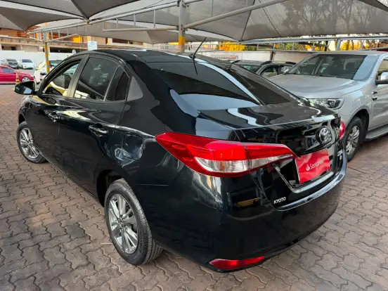 TOYOTA-YARIS-2021