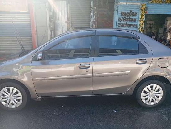 TOYOTA-ETIOS-2019