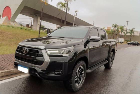 TOYOTA HILUX 2.8 D-4D TURBO DIESEL CD SRX 4X4 AUTOMÁTICO