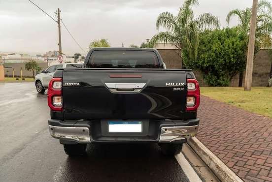 TOYOTA-HILUX-2021