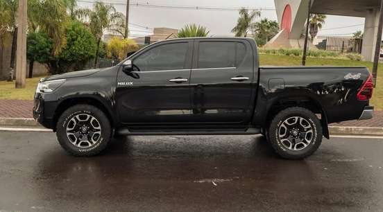 TOYOTA-HILUX-2021