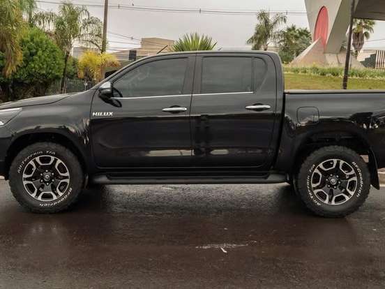 TOYOTA-HILUX-2.8 D-4D TURBO DIESEL CD SRX 4X4 AUTOMÁTICO TOYOTA-HILUX-2021