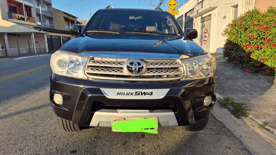 TOYOTA HILUX SW4 2.7 SR 4X2 7 LUGARES 16V GASOLINA 4P AUTOMÁTICO