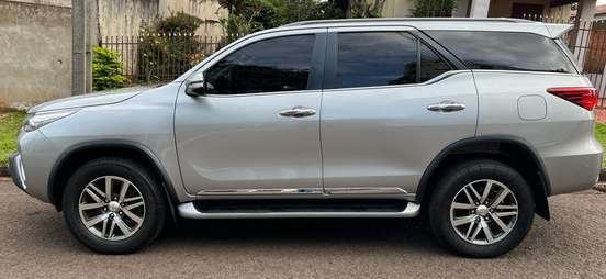 TOYOTA-HILUX SW4-2017
