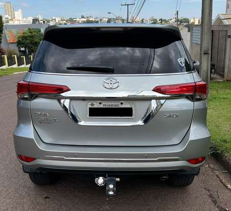 TOYOTA-HILUX SW4-2.8 SRX 4X4 7 LUGARES 16V TURBO INTERCOOLER DIESEL 4P AUTOMÁTICO TOYOTA-HILUX SW4-2017