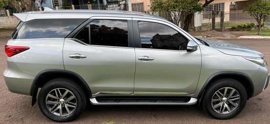 TOYOTA-HILUX SW4-2017