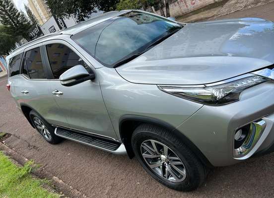 TOYOTA-HILUX SW4-2017