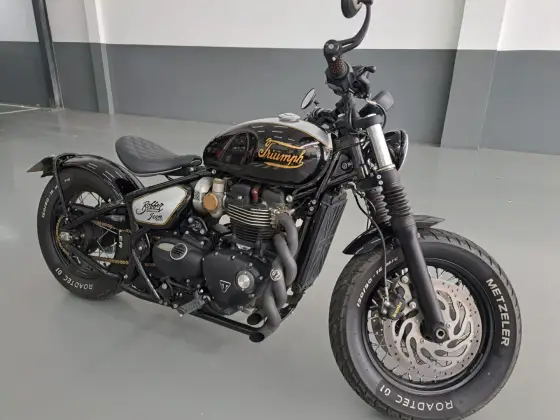 TRIUMPH BONNEVILLE BOBBER 1200 