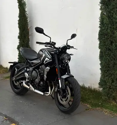 TRIUMPH TRIDENT 660 