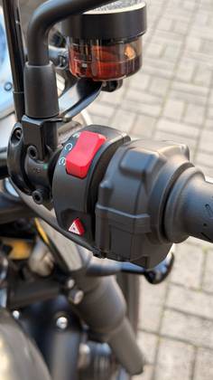 TRIUMPH STREET TWIN 