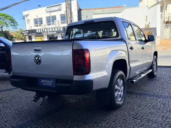 VOLKSWAGEN-AMAROK-2012