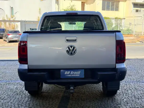 VOLKSWAGEN-AMAROK-2012