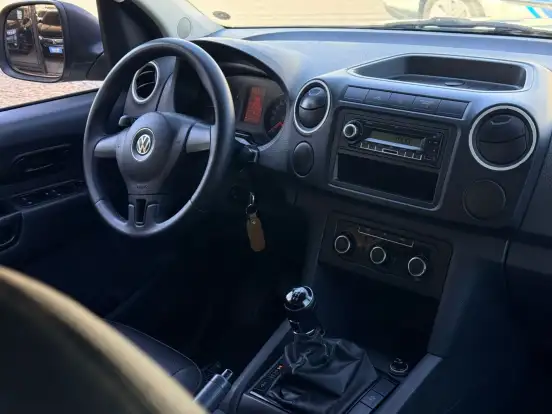 VOLKSWAGEN-AMAROK-2012